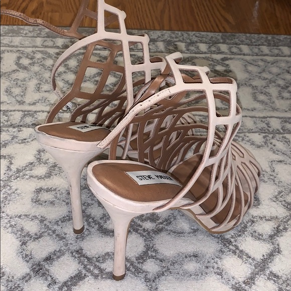 Beautiful nude heels - Picture 2 of 4